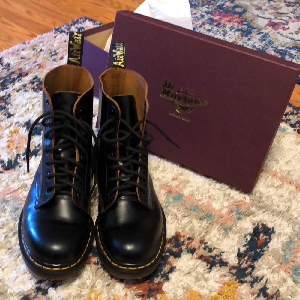 Dr. Martens 1460 MADE in ENG LAND. Size UK 10 US 11. Black, Gently used